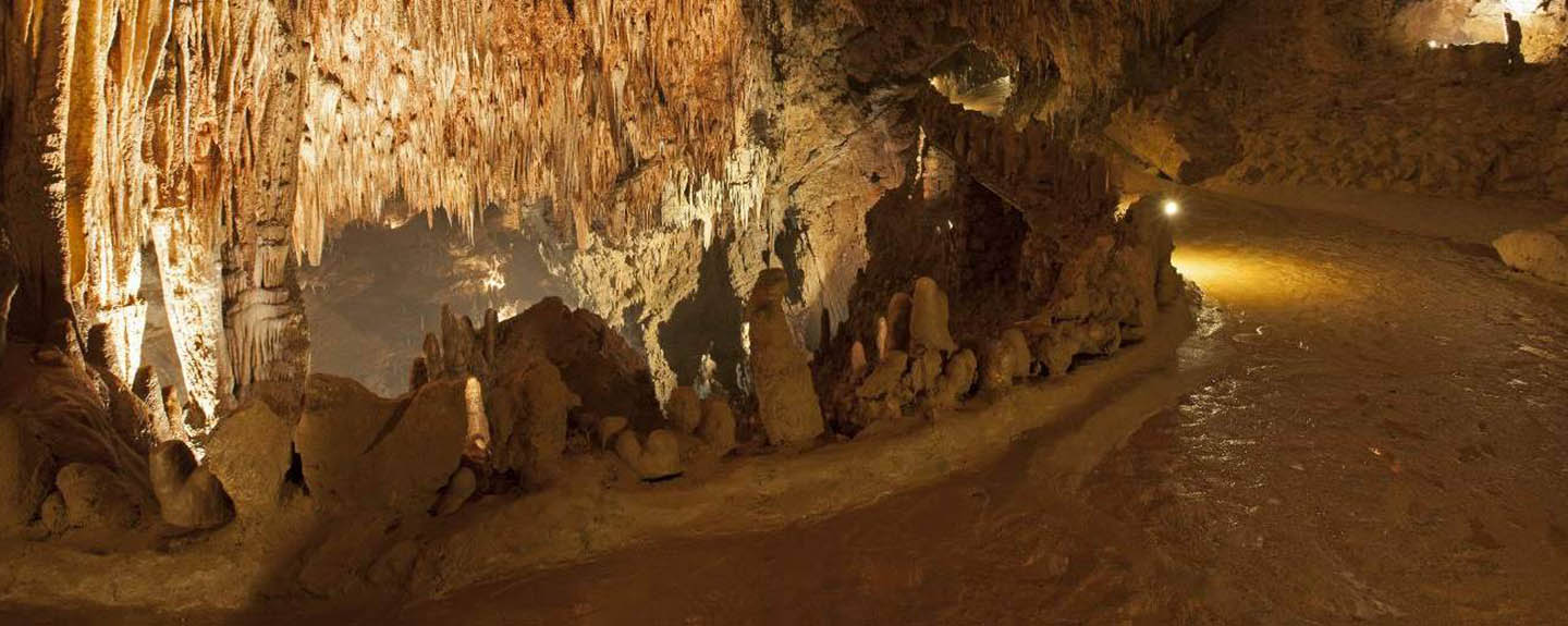 La Cueva de Valporquero abre la temporada que durará hasta el 10 de diciembre 1