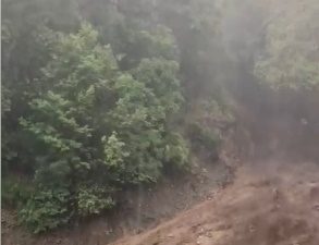 El increíble vídeo que muestra la tromba de agua y granizo que ha dejado Peñalba incomunicado 4