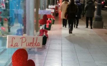 Los comercios de la Avenida de la Puebla reciben San Valentín con el Lema: 'Enamorados de La Puebla, enamorados de nuestra ciudad' 5