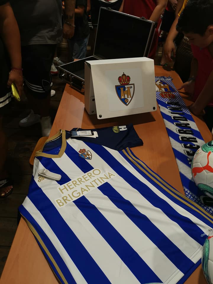 Así es la nueva equipación de la Ponferradina 3