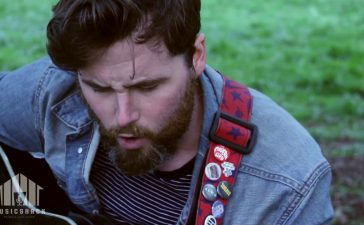 El cantante británico Lewis McKale recala el miércoles en Coherencia Bar 5