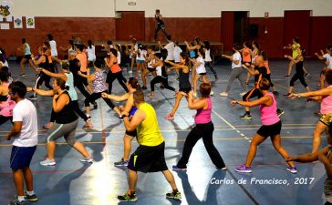 Cacabelos se apunta en Navidad a una clase solidaria de Zumba 7