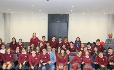 Los niños de Ponferrada visitan el Ayuntamiento con motivo del Día de la Constitución Española 2