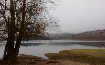 La Casa del Parque de Las Médulas organiza una nueva jornada de limpieza y conservación en las orillas del Lago de Carucedo 1