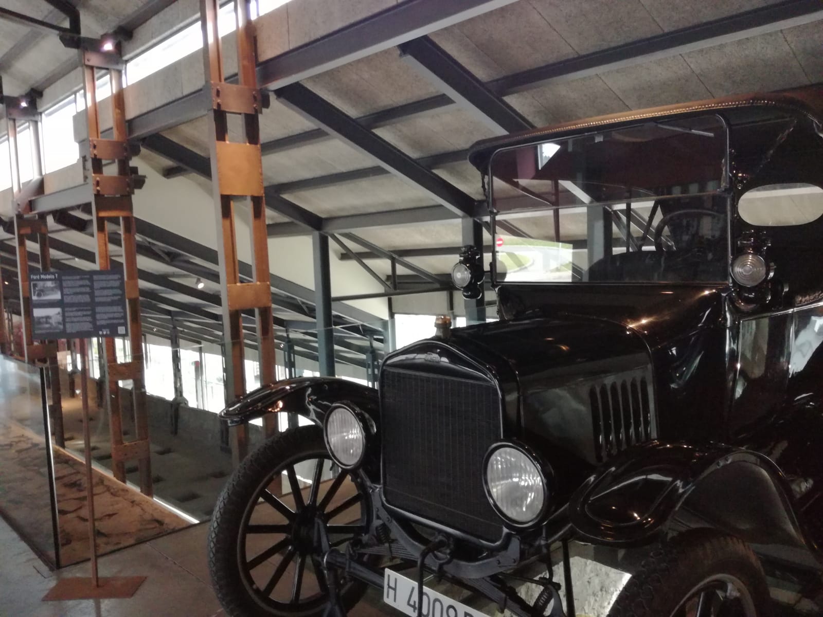 El Ford T del Museo de la Energía viaja temporalmente hasta el MUNCYT de A Coruña 1