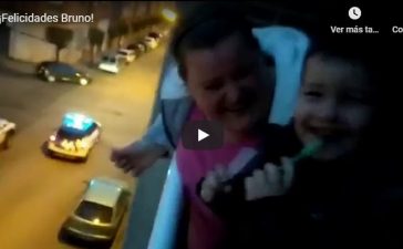 ¡Felicidades Bruno! El emotivo gesto de la Policía Municipal de Ponferrada con un niño asomado a su ventana 6