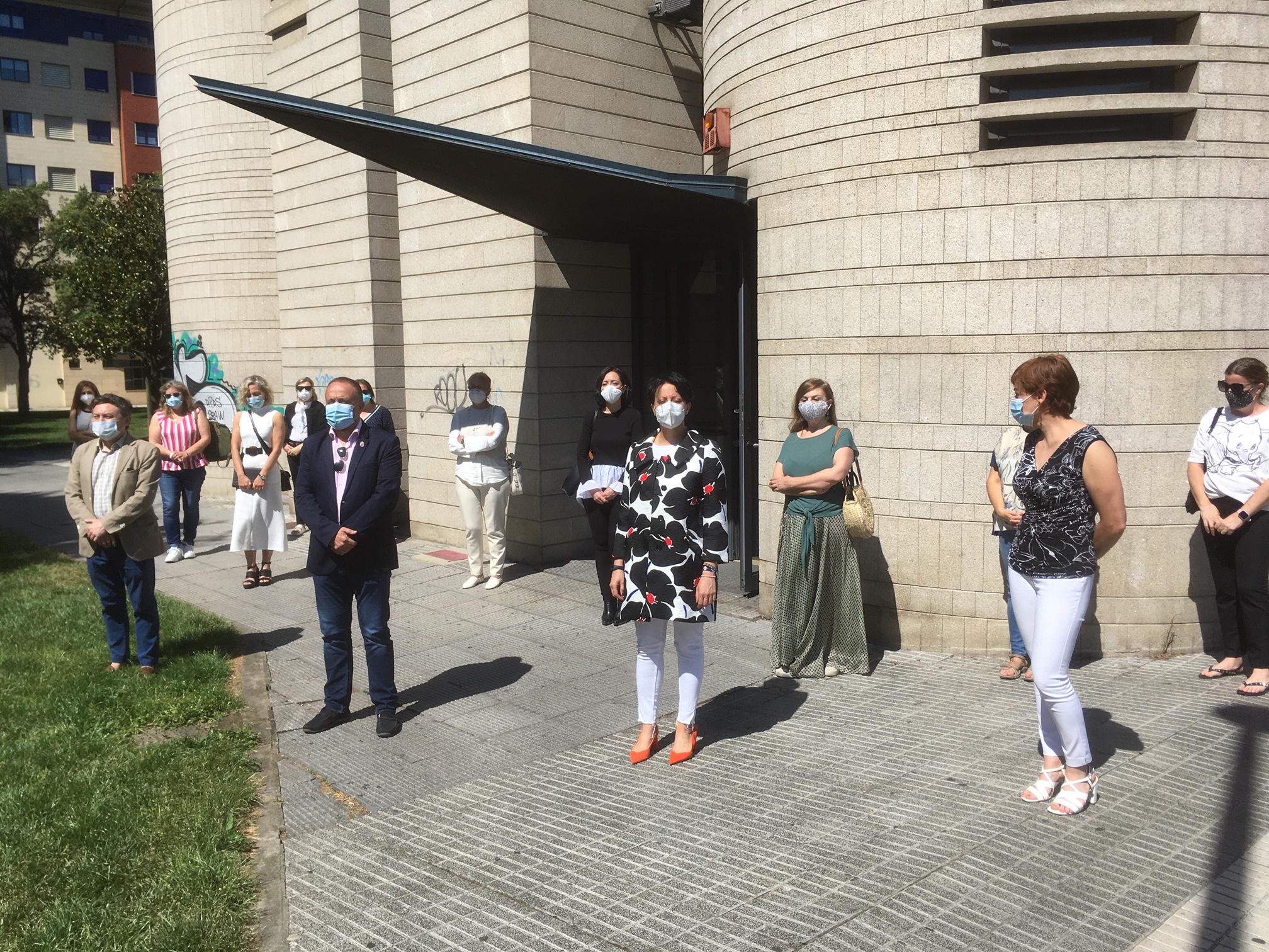 Las Instituciones dedican un minuto de silencio a las víctimas de la Covid-19 4