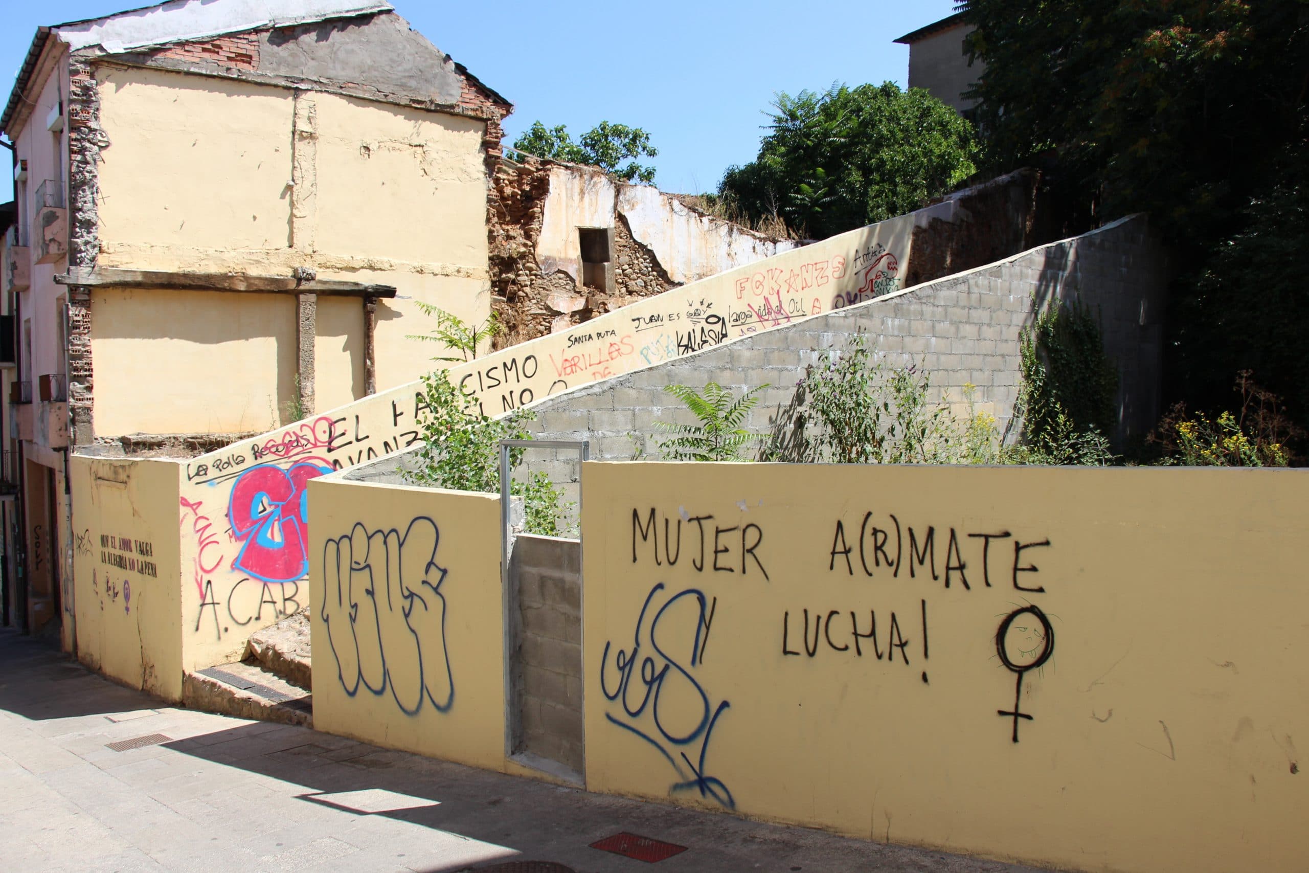 El Ayuntamiento comienza una campaña de eliminación de pintadas y grafitis en el Rañadero y el Casco Antiguo 2