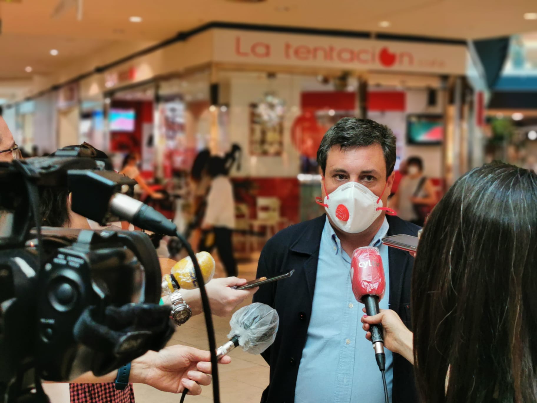 El Centro Comercial el Rosal abre con estrictas medidas de seguridad y control para la seguridad de los clientes y trabajadores 8