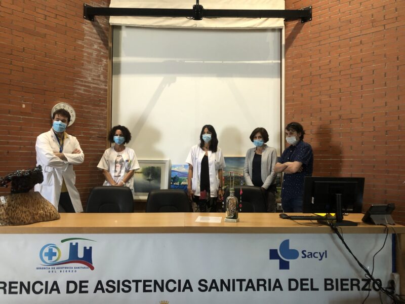 La Asociación de pintores del Bierzo dona obras de sus componentea al Hospital de Bierzo, centros de salud y el Ayuntamiento de Ponferrada para recordar la pandemia vivida 1