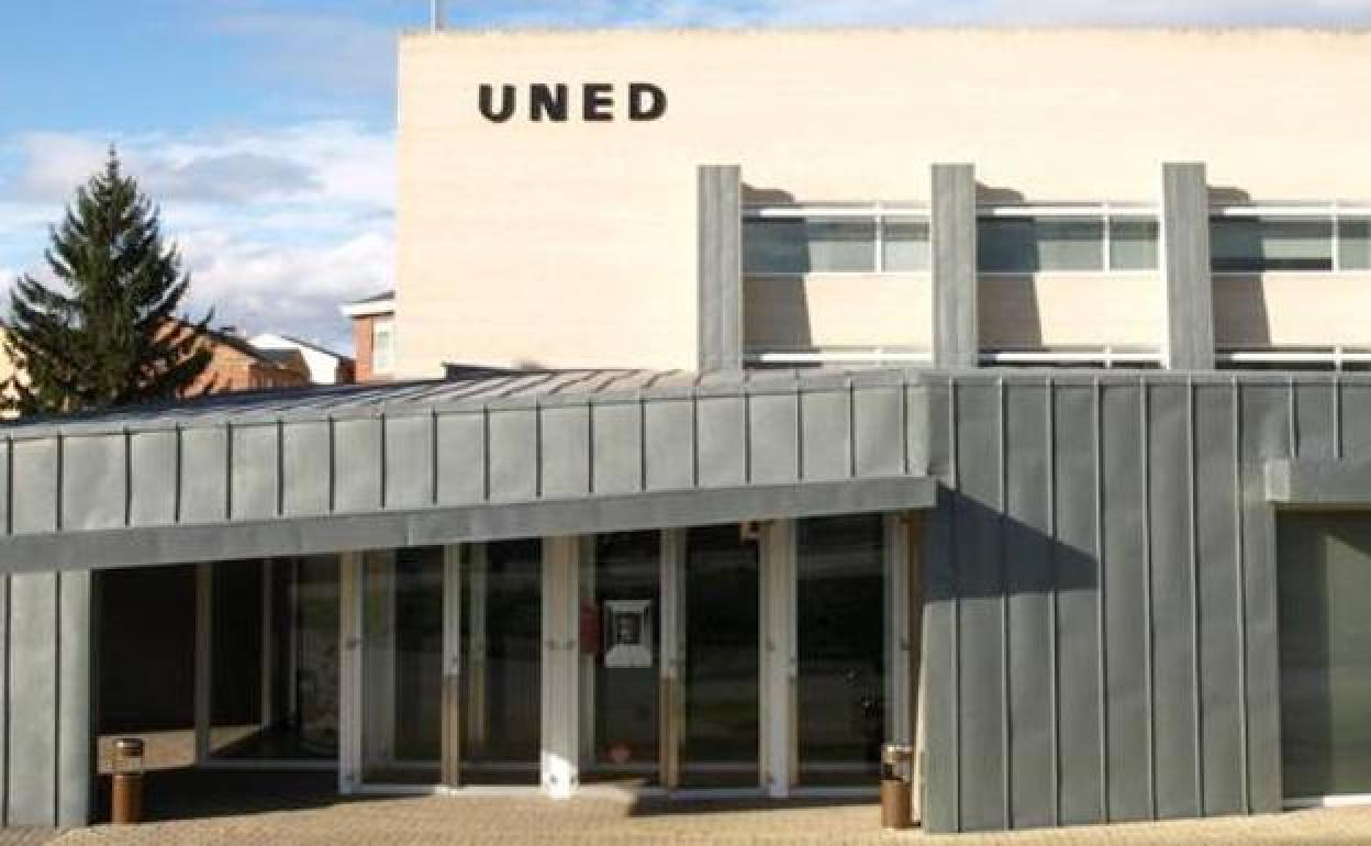 El Centro de la UNED de Ponferrada organiza “El territorio de León en presente”oportunidades de emprendimiento e innovación 1