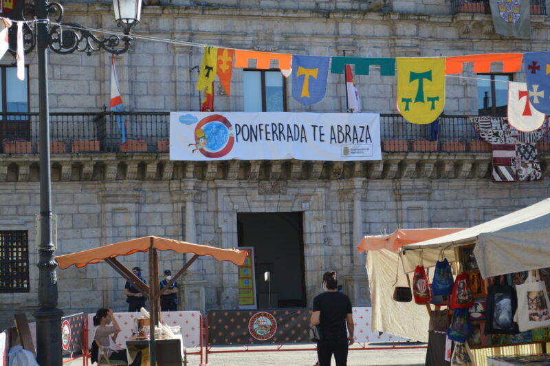 El mercado templario de Ponferrada ya recibe a sus visitantes con medidas sanitarias para los visitantes 14