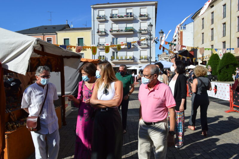 El mercado templario de Ponferrada ya recibe a sus visitantes con medidas sanitarias para los visitantes 10