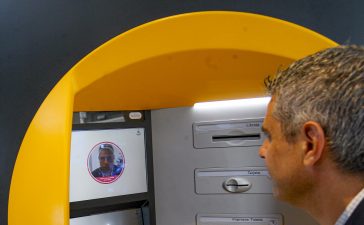 CaixaBank pone en marcha los primeros cajeros con reconocimiento facial en Ponferrada 3