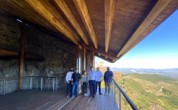 La Junta recibe las obras de consolidación de la casa colgante del castillo de Cornatel en Priaranza del Bierzo 7