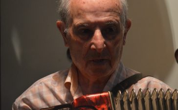 la Asociación musical 'El Sámbano' homenajea a Daniel Belenda, acordeonista y pionero de la noche ponferradina 7