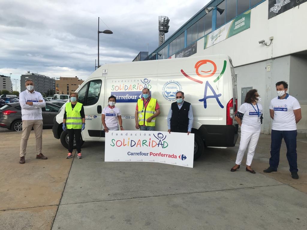 El Banco de Alimentos recibe una furgoneta donada por el centro Carrefour de Ponferrada 1