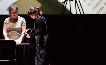 Chévere Teatro ofrece este viernes una propuesta de teatro documental y cine en directo que investiga el caso de la curva en la que se mató España 3