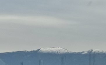 Las cumbres amanecen pintadas de blanco avisando de la llegada de una nueva dana durante el puente de diciembre 9