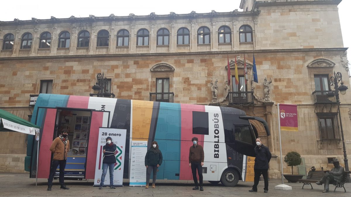 La Diputación aplaude el esfuerzo de los Bibliobuses de León por seguir acercando la cultura al medio rural incluso en tiempos de pandemia 1