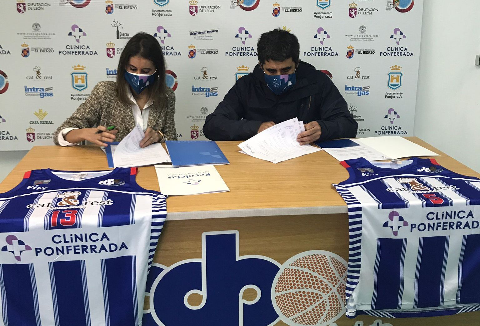 La Clínica Ponferrada se convierte en nuevo patrocinador del Club de Baloncesto 'Ciudad de Ponferrada' 1