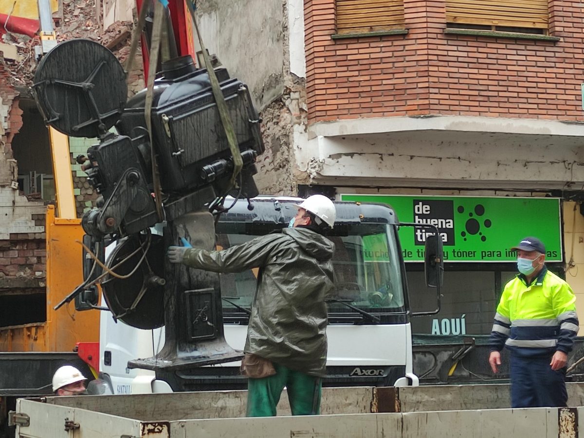 VÍDEO Y FOTOS | Así se despidieron los dos proyectores de carbones del emblemático Cine Adriano 1
