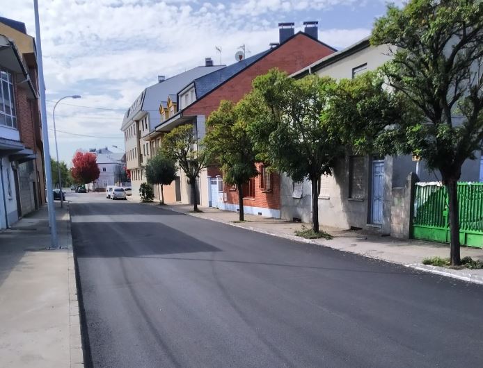 El Ayuntamiento de Ponferrada pavimenta varios viales en el barrio de La Placa 1