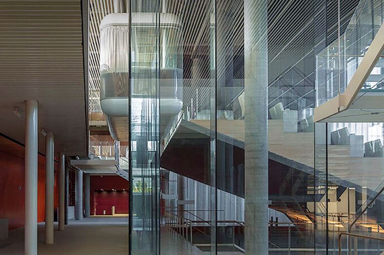 Así es el espectacular auditorio que el Banco de Santander ha inaugurado en Madrid, con vidrio fabricado por la berciana Tvitec 1