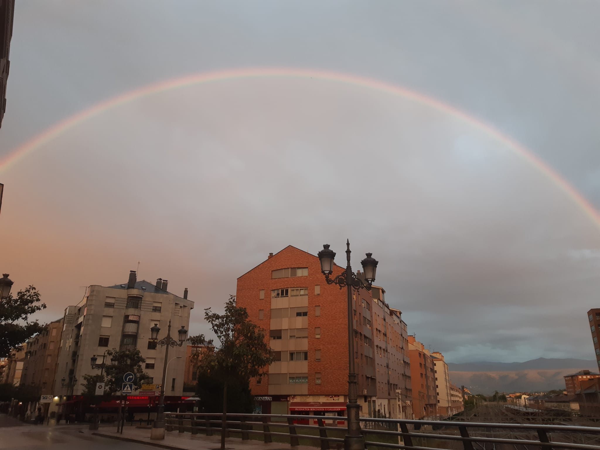 El Bierzo despide el jueves con un espectacular arcoiris 4