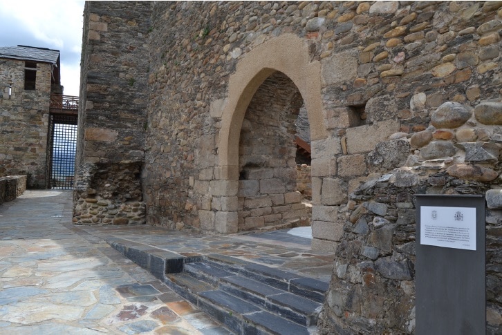 Visita comentada a la Exposición “700 años de la muerte de Dante” en el Castillo de Ponferrada 1