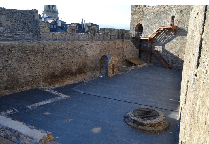Guías Bierzo pone en marcha visitas guiadas al Castillo de los Templarios 1