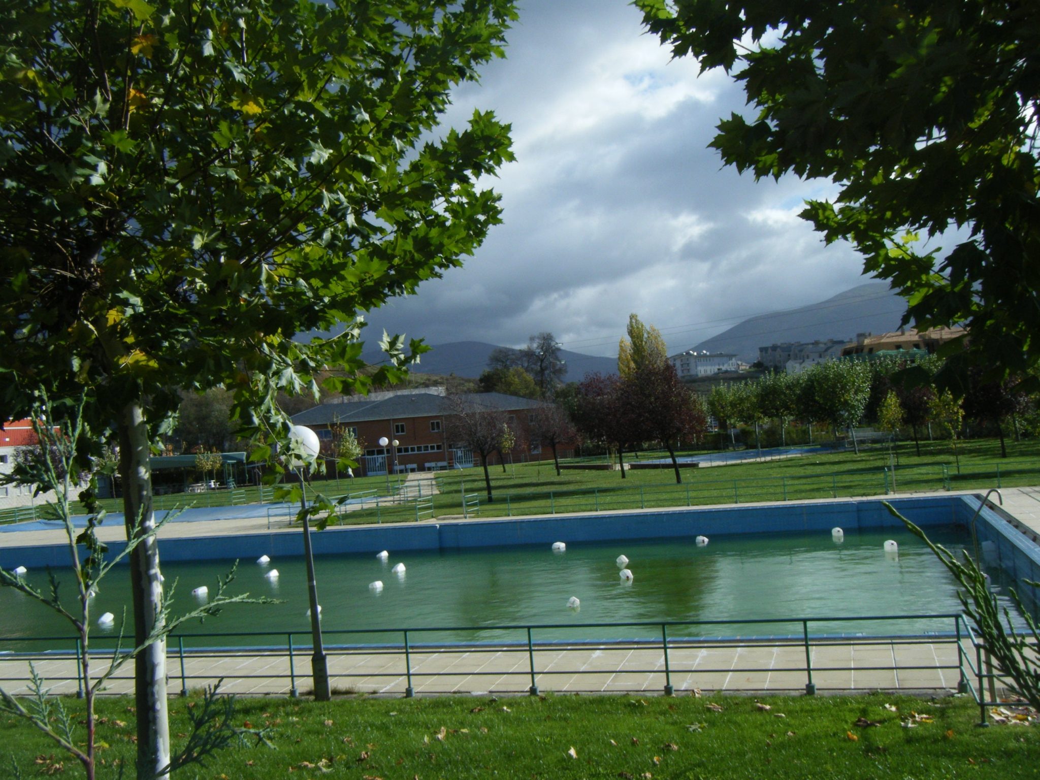 Especial piscinas que no te puedes perder en El Bierzo este verano 4 Especial piscinas que no te puedes perder en El Bierzo este verano 3