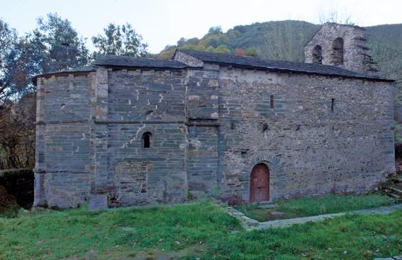 Patrimonio autoriza la reparación de la cubierta de la iglesia de San Juan de San Fiz, en Villafranca del Bierzo 1