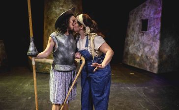 Teatro del Temple lleva el Quijote a la España vacía en una comedia crítica con aroma a Cervantes, Berlanga, Azcona o Cuerda 7