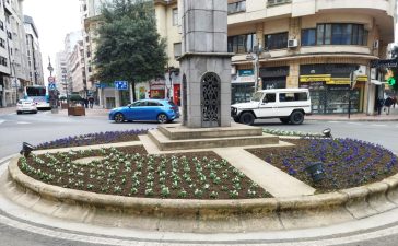 16.000 flores en glorietas y espacios públicos adornan la Navidad de Ponferrada 1