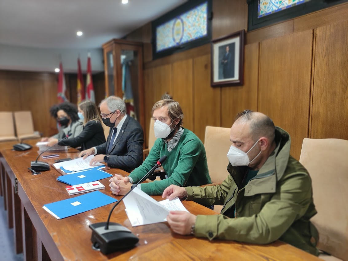 Ponferrada firma el acuerdo de convenio con las asociaciones de comercio y hostelería de la ciudad 1