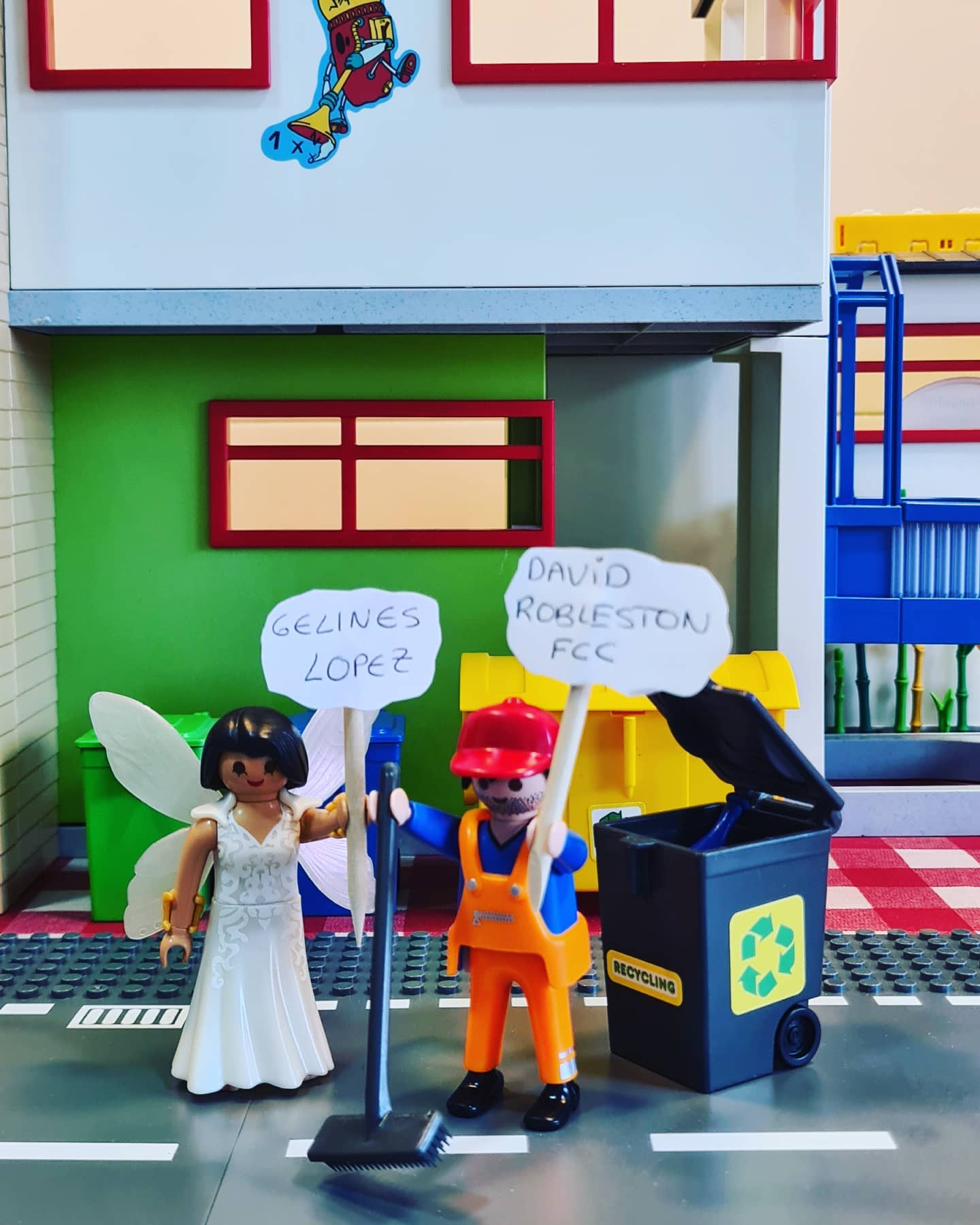 El Belén de Playmobil de Roberto Oviedo vuelve a representar a Ponferrada con sus personajes y este año lo podrás visitar 2