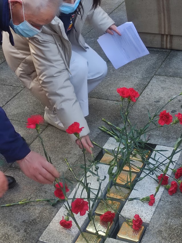 9 placas en el suelo de la Plaza del Ayuntamiento de Ponferrada recuerdan a los represaliados en la Alemania Nazi 3