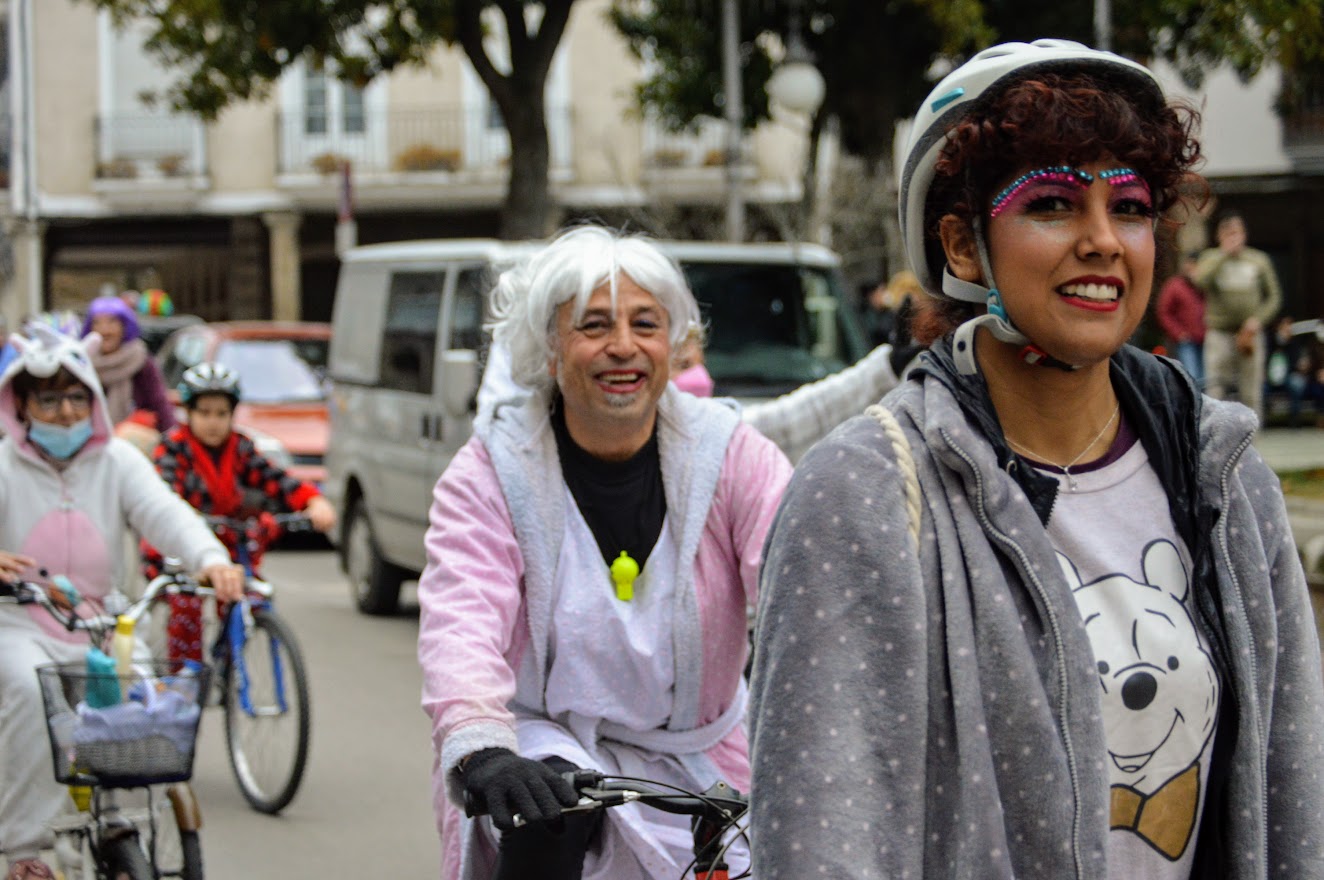 Cacabelos retoma su tradicional desfile de bici y pijama 21
