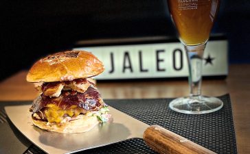 Katana la hamburguesa de Jaleo Burger & Tapeo que representa al Bierzo en el concurso de la mejor hamburguesa 10