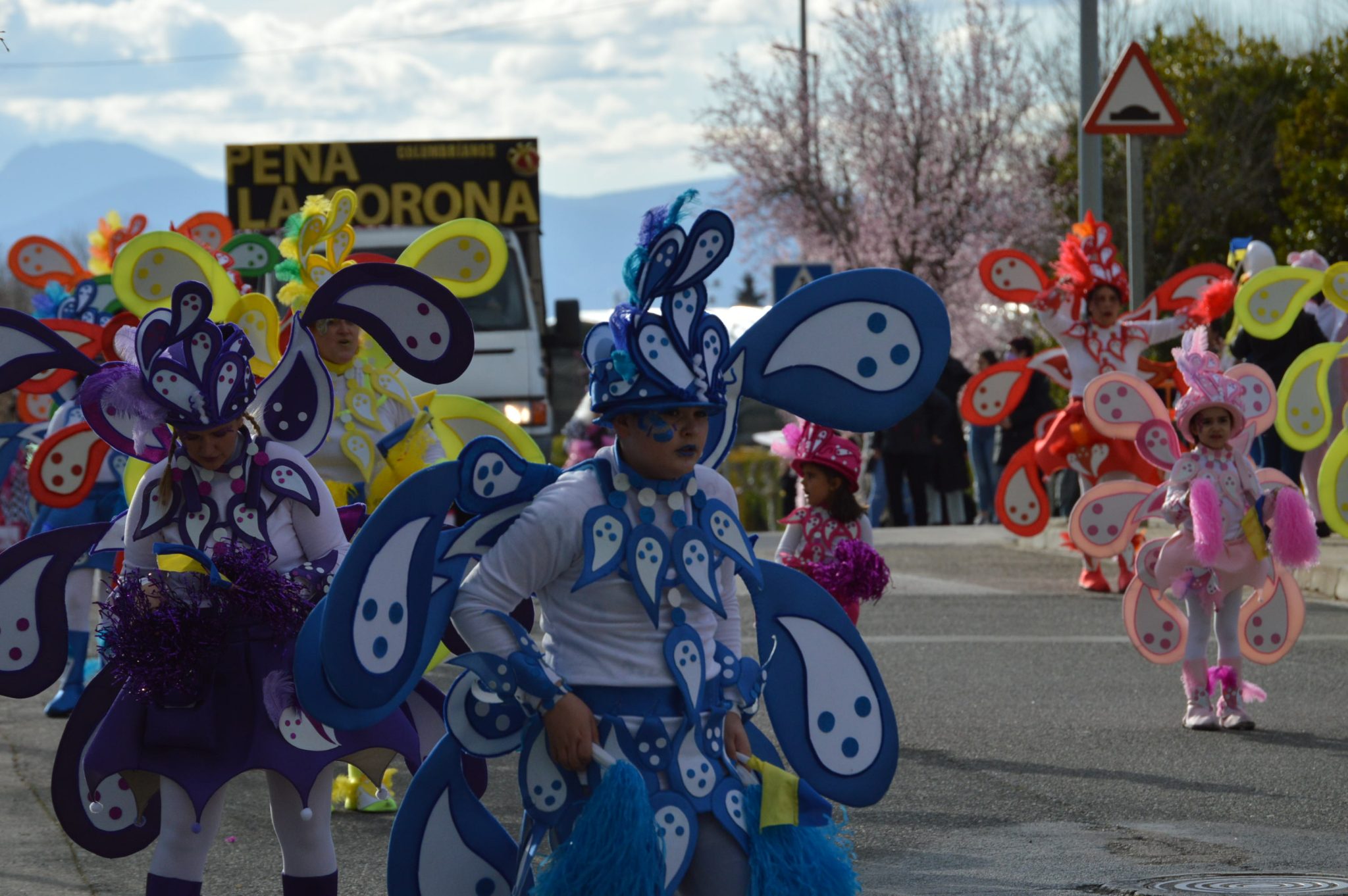 Cubillos retoma la animación en las calles con su tradicional desfile de Carnaval 60