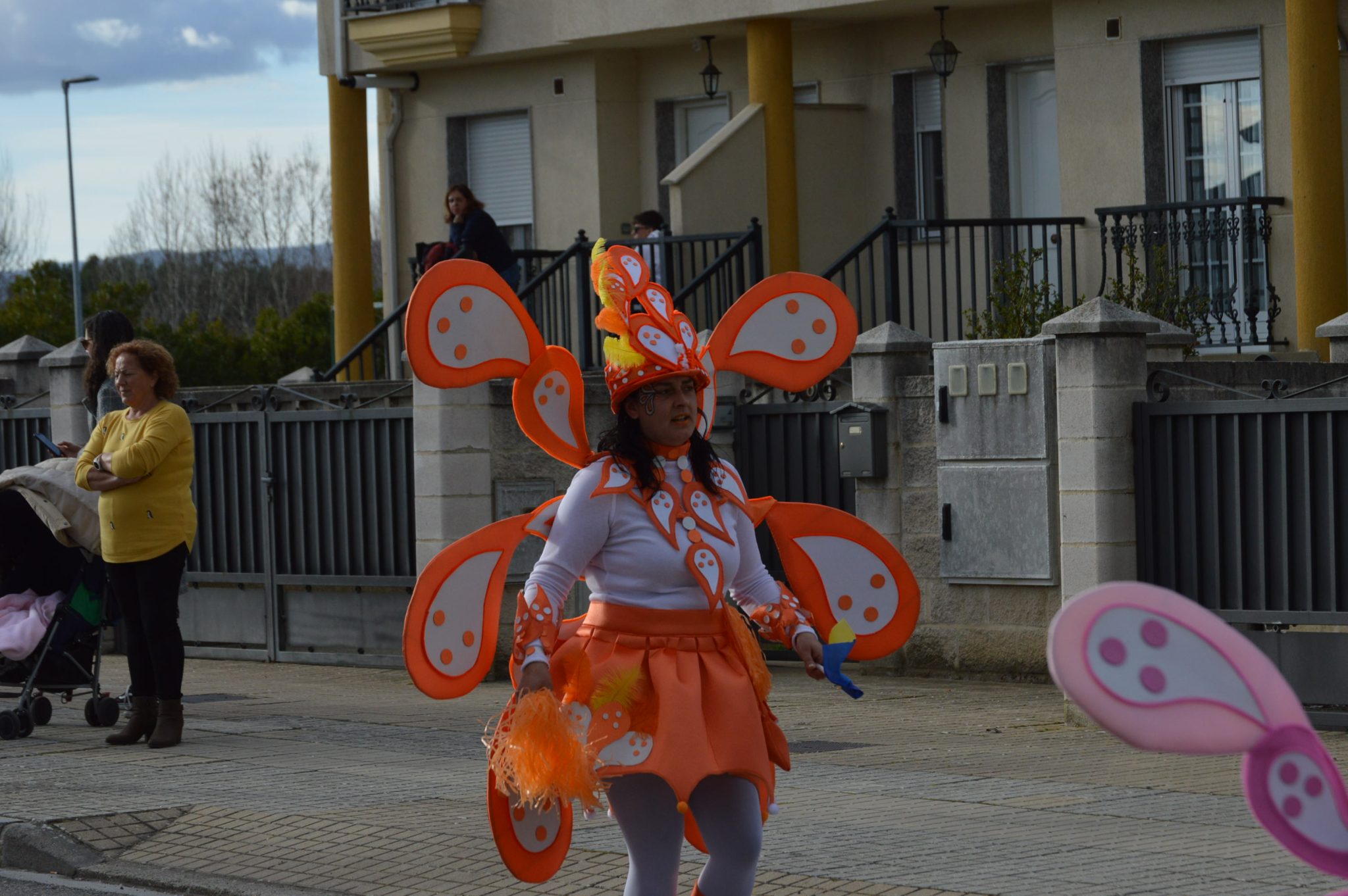 Cubillos retoma la animación en las calles con su tradicional desfile de Carnaval 50