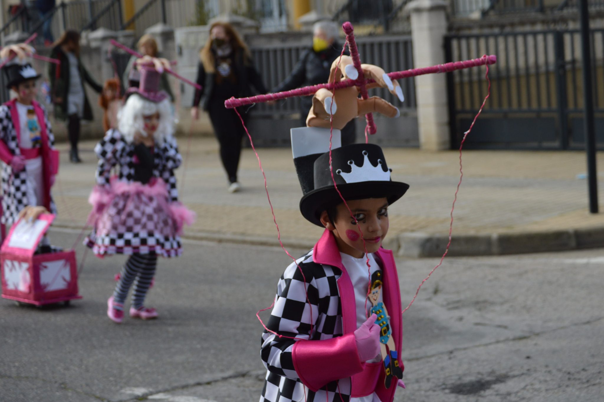 Cubillos retoma la animación en las calles con su tradicional desfile de Carnaval 14