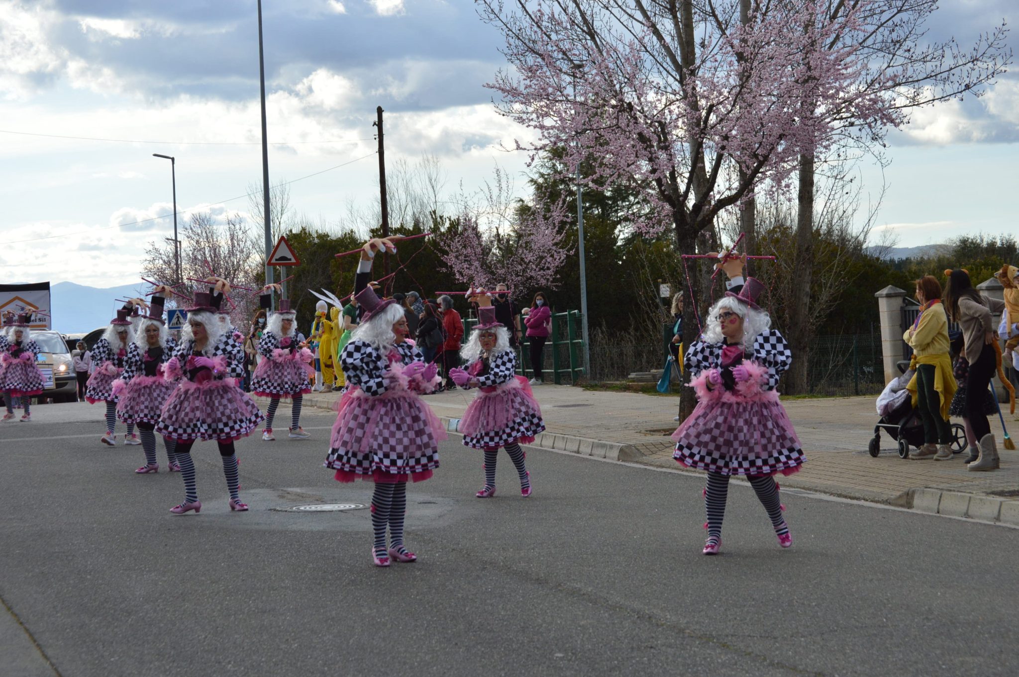Cubillos retoma la animación en las calles con su tradicional desfile de Carnaval 16