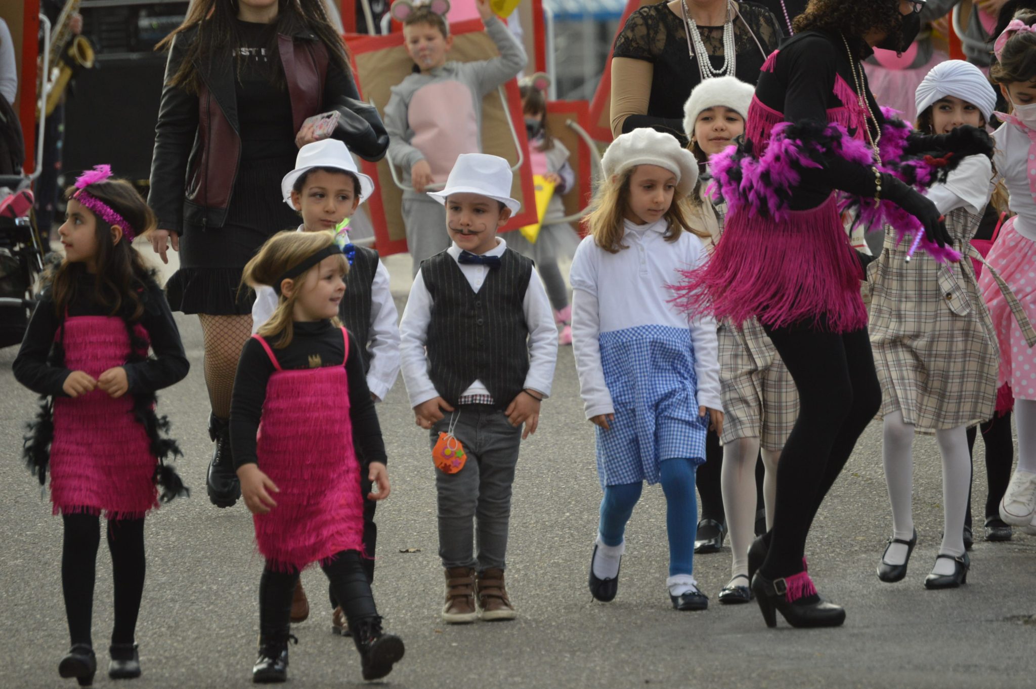 Cubillos retoma la animación en las calles con su tradicional desfile de Carnaval 91
