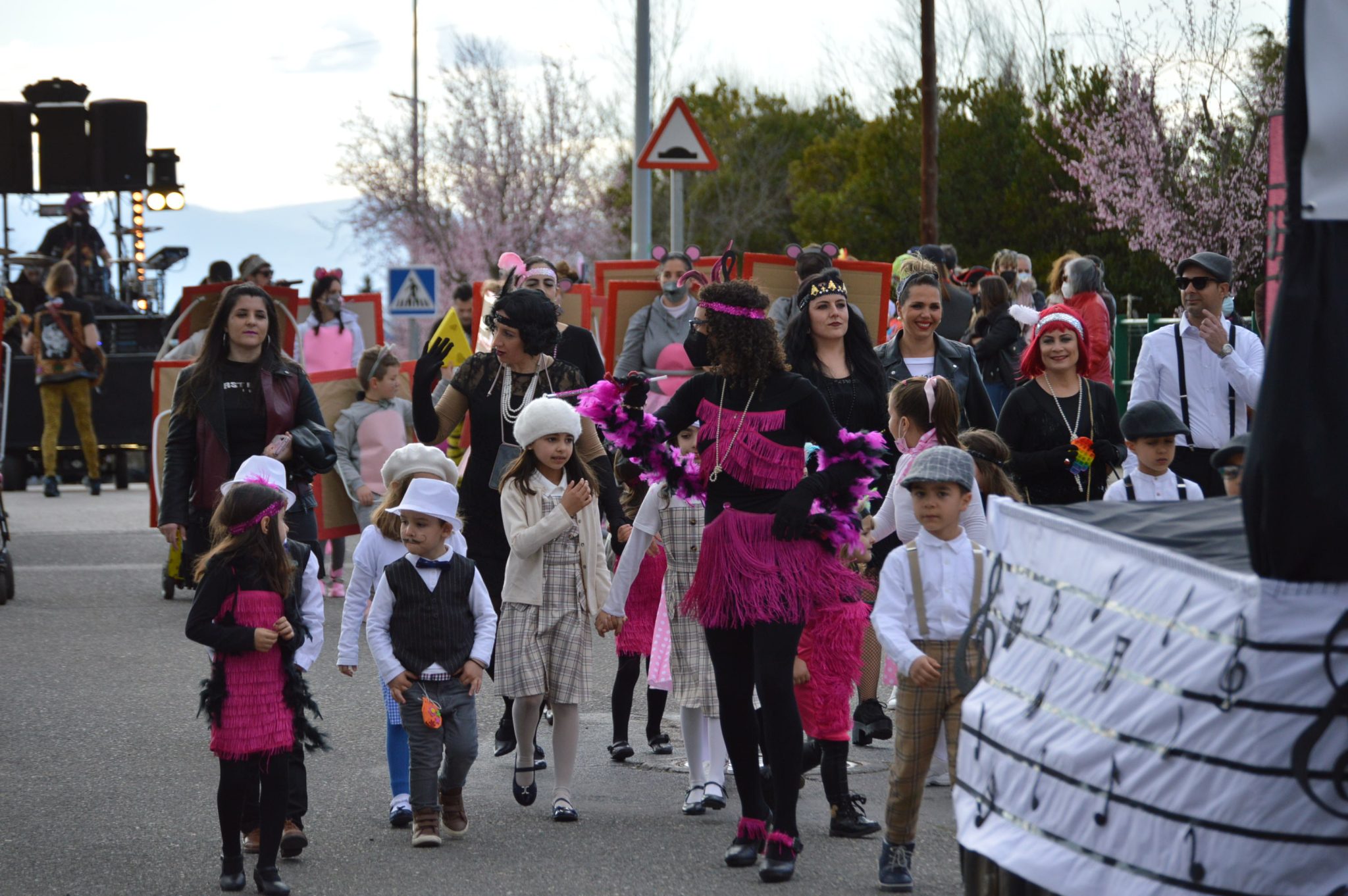 Cubillos retoma la animación en las calles con su tradicional desfile de Carnaval 48