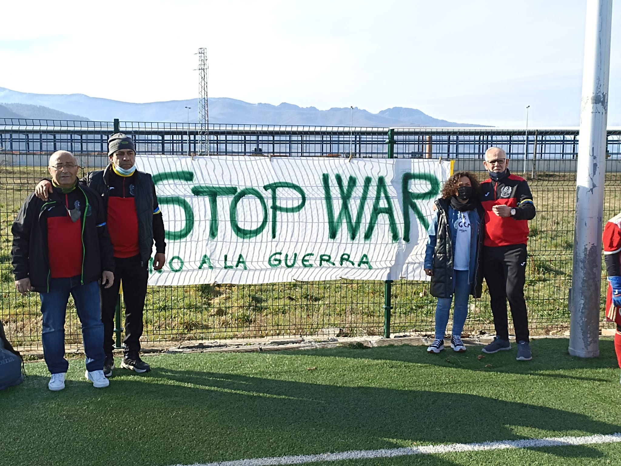 El fútbol Base berciano dice NO A LA GUERRA durante los partidos del fin de semana 1