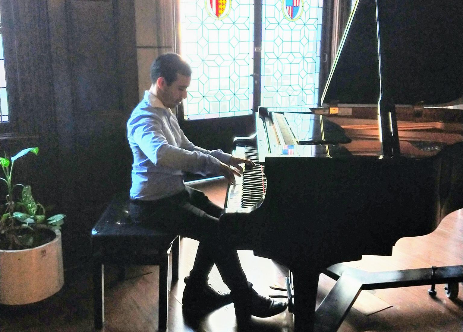 El pianista argentino Iván Rolón del Sur interpreta las “Evocaciones líricas” del compositor afincado en el Bierzo Hugo F. Languasco 1