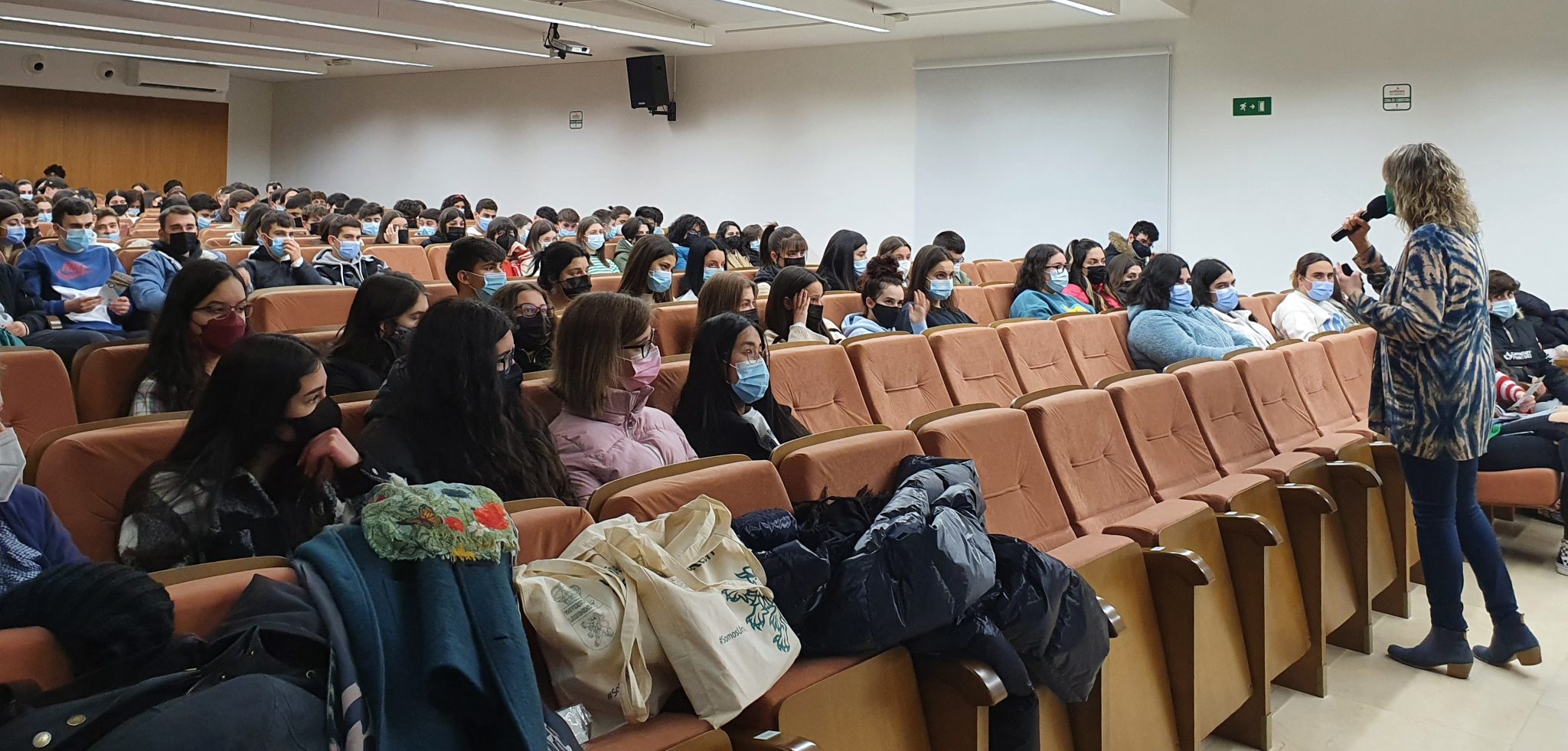 Alumnos de diferentes centros de Secundaria del Bierzo participan en la Jornada de puertas abiertas del Campus de Ponferrada 1