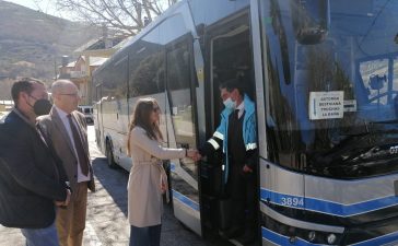 La Junta presenta el bono rural de transporte gratuito a la demanda en La Cabrera que dará servicio a 33 localidades 3